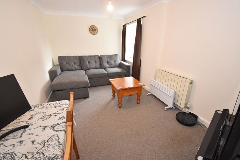 ** UNDER OFFER WITH MAWSON COLLINS ** Flat 3, Laverstock Court, Constitution Steps